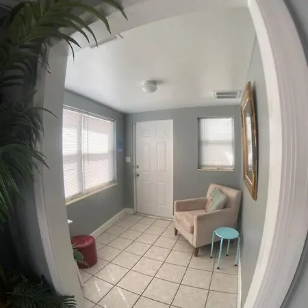 Private Two-Bedroom 23 -Directly Across From Beach St. Pete Beach Exterior foto