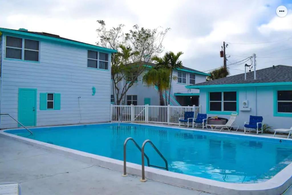 Apartment Private Two-bedroom 23 -directly Across From *